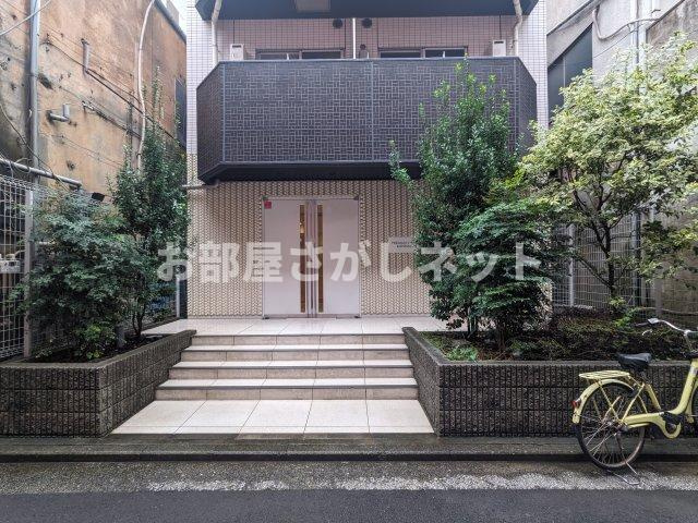 プレミアムキューブ関内のエントランス