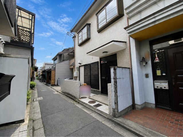 中堂寺前田町の前面道路含む現地写真