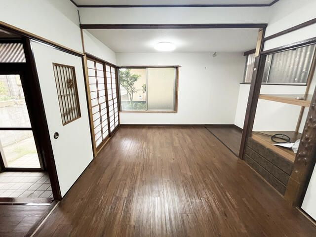 府中市浅間町戸建の居間・リビング
