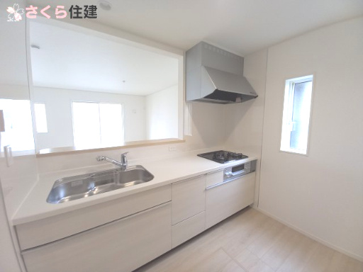 CRADLE　GARDEN　宇都宮市下荒針町第3のキッチン|対面式システムキッチン。リビングを見渡せるキッチンで家族の様子をうかがいながら料理がはかどりそう！