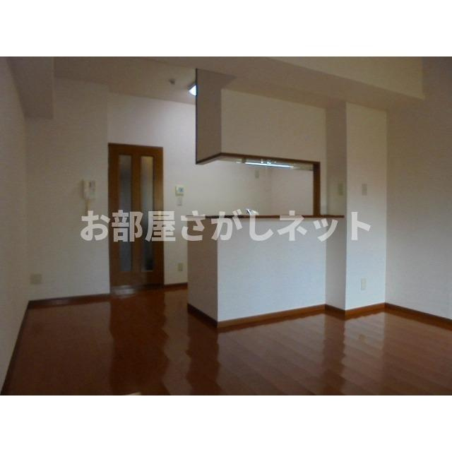 ＹＡＹＯＩ　ＣＯＵＲＴの内装|リビング
