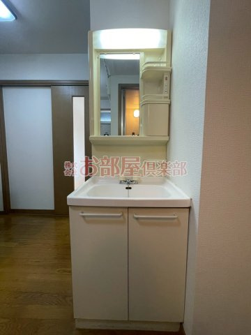 グレイス篠山の洗面所|ゆったりとスペースのある洗面所