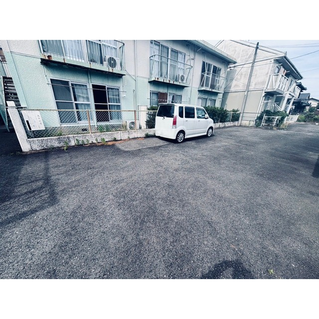 関市弥生町３丁目のアパートの駐車場