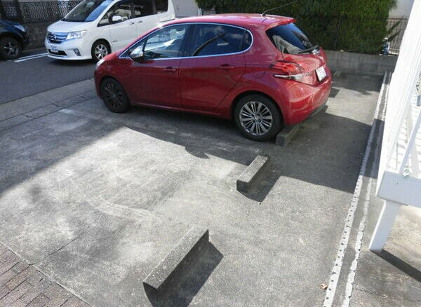 フィオーレ城西の駐車場