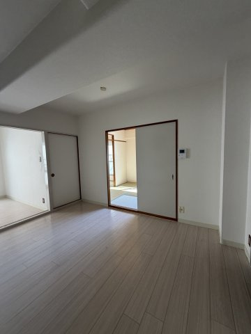 ウィング長田北町の居間・リビング