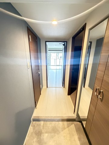 神戸海岸通　萬利Residenceの玄関