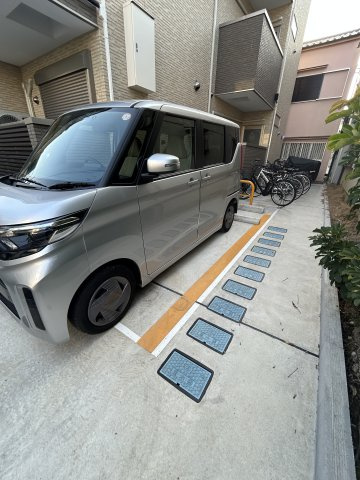 F asecia 尼崎の駐車場