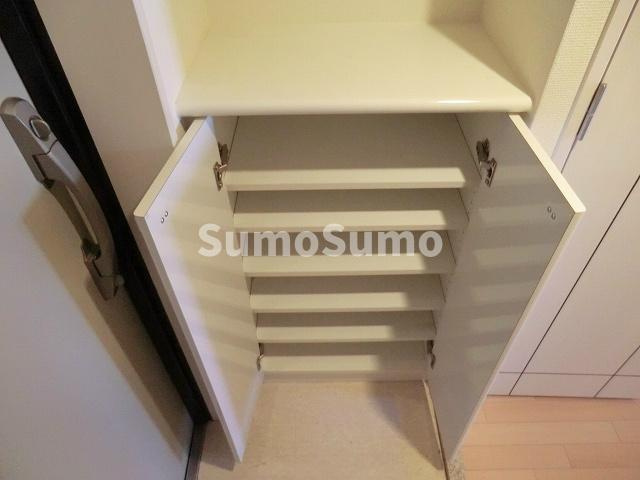 スワンズ神戸三宮イーストの玄関