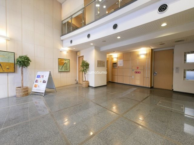 S-CREA御堂筋本町のロビー