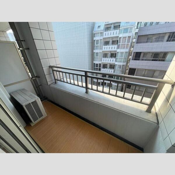 S-CREA御堂筋本町のバルコニー
