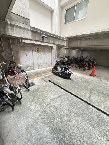 サンコート春日野道Ⅲの駐車場