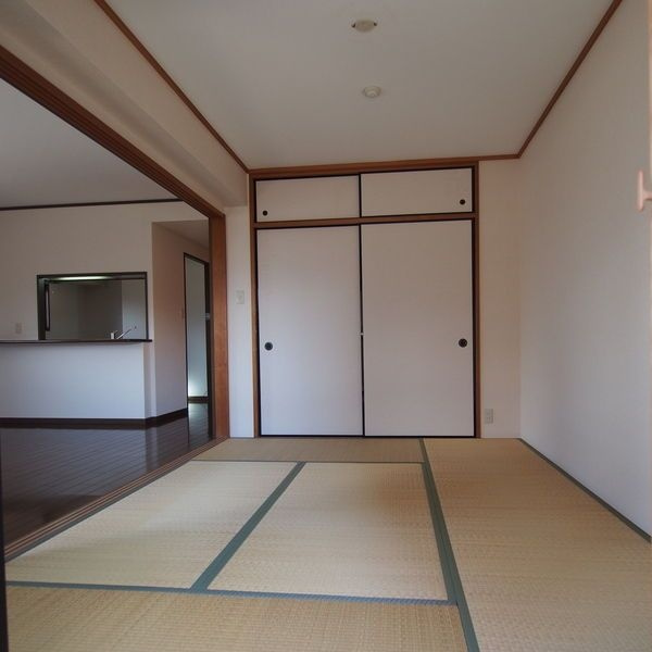 コアマンション藤崎の和室