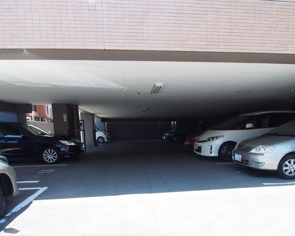 コアマンション藤崎の駐車場