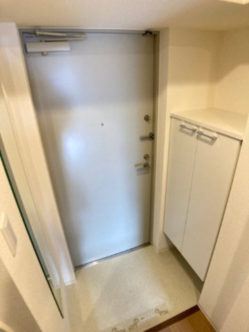 セレニテ北久宝寺の玄関