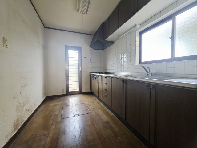 上田市吉田　中古住宅の玄関