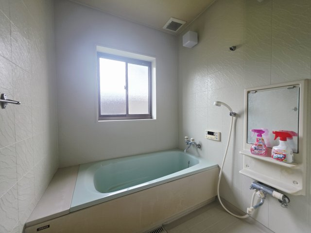 上田市吉田　中古住宅の浴室