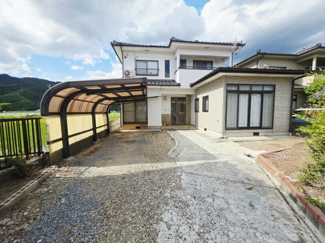 上田市吉田　中古住宅の外観