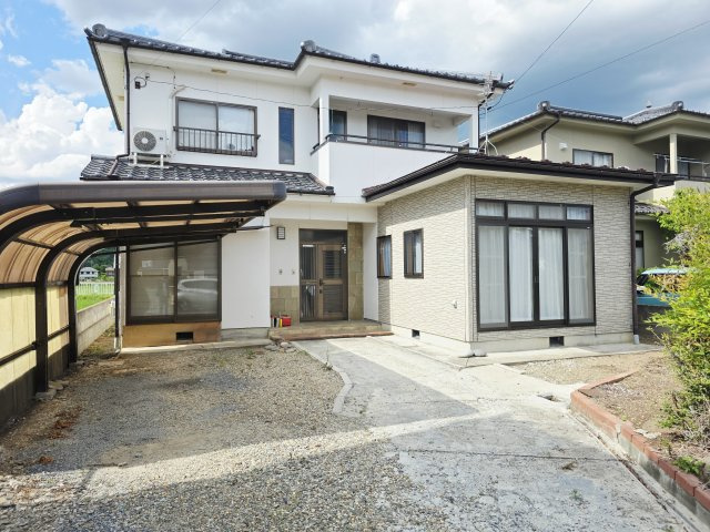 上田市吉田　中古住宅の外観