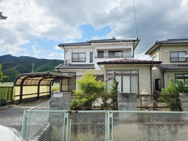 上田市吉田　中古住宅の外観