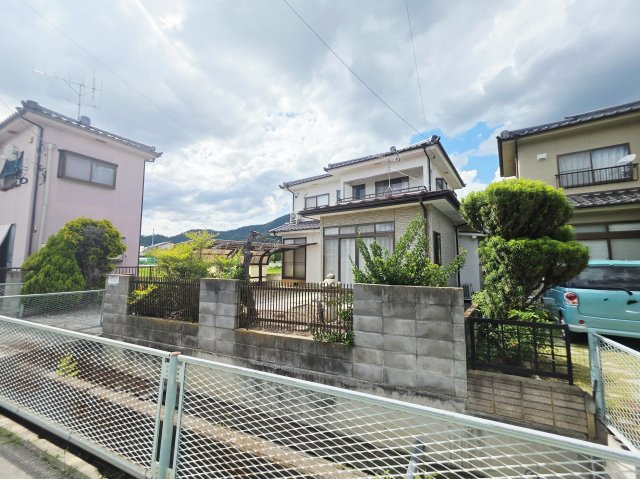 上田市吉田　中古住宅の外観
