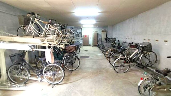 朝日プラザ吹上の駐輪場