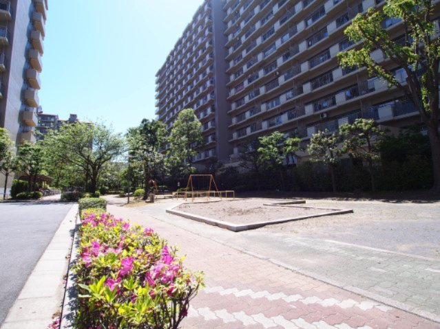 マンションの敷地内