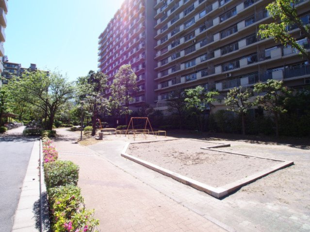 マンションの敷地内