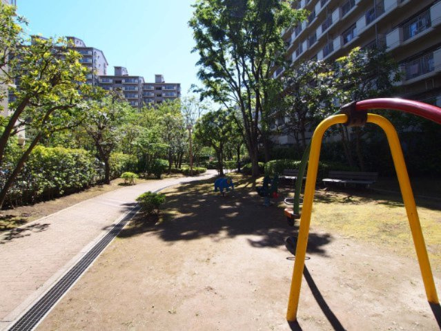 マンションの敷地内