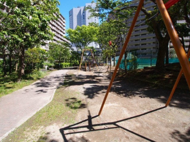 マンションの敷地内