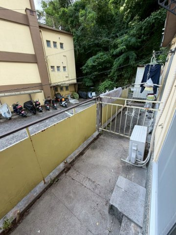 岡本梅林住宅５号棟のバルコニー