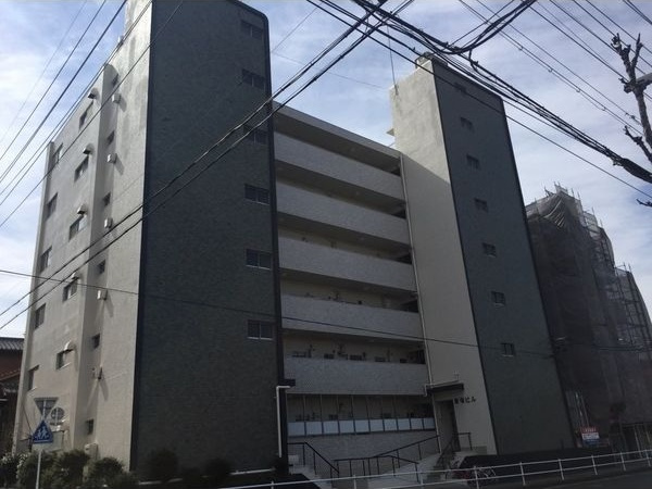 新宿ビルの外観