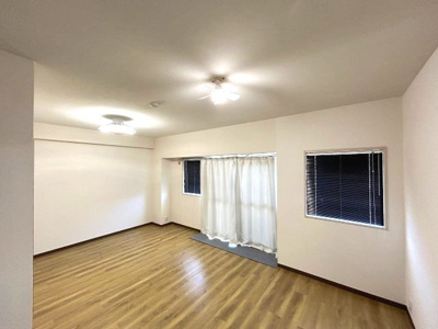 【居間・リビング】 | トーカンマンション山根町サウスウィング | LDK16帖　ファミリーにおススメ広さ