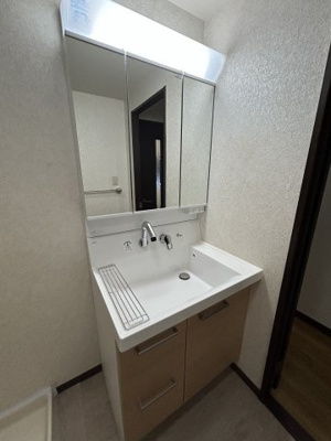 【独立洗面台】 | トーカンマンション山根町サウスウィング | ３面鏡付洗面台
