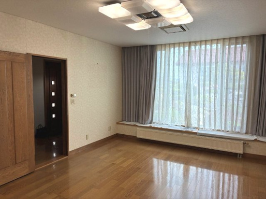 北見市美山町南８丁目４５番地３８　平家建中古売家の居間・リビング