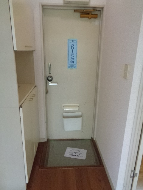 ドミール新町の玄関