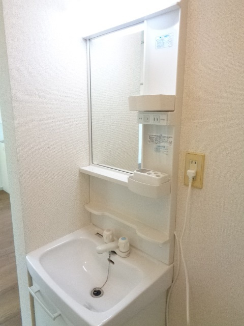 ドミール新町の洗面所|忙しい朝に嬉しい独立洗面化粧台