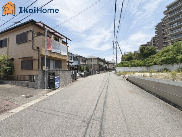神戸市西区伊川谷町有瀬　中古戸建の前面道路含む現地写真|【ホームページに現地動画掲載中】●年中無休：当日予約可●前面道路幅員は6.7Mで広々しています。