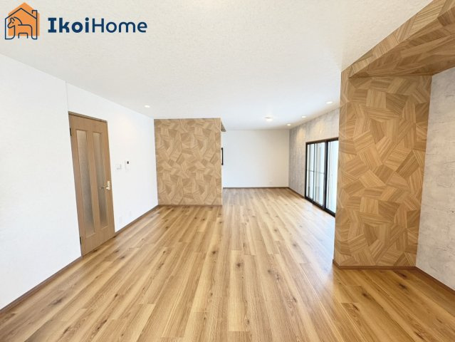 神戸市西区伊川谷町有瀬　中古戸建の居間・リビング|【ホームページに現地動画掲載中】●年中無休：当日予約可●約16.5帖のLDKは明るい団欒スペースです