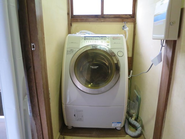 江田島市江田島町中央２丁目のテラスのその他共用部分|共用洗濯機です。