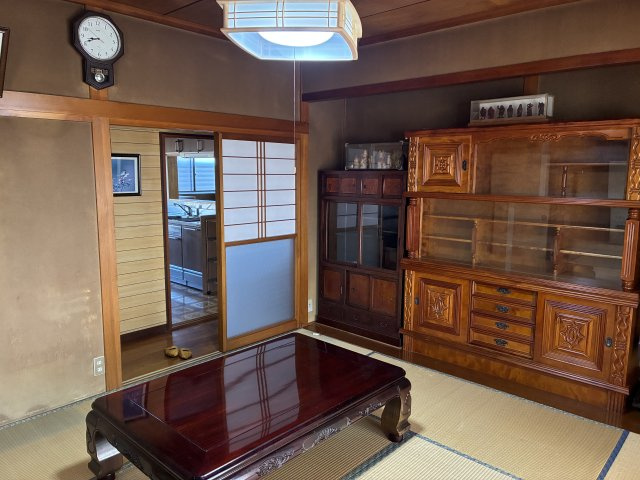 米沢市林泉寺１丁目　二階建て中古住宅の居間・リビング|１階