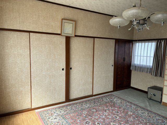米沢市林泉寺１丁目　二階建て中古住宅の洋室|２階