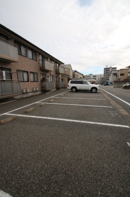 【駐車場】 | リースランド向佐野 A棟 | 駐車場