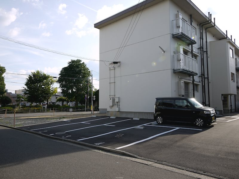 ソレイユ乾徳の駐車場