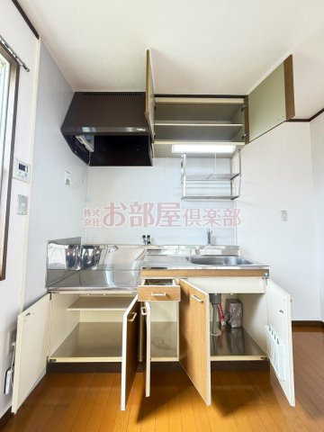 フリーデン安居野G棟のキッチン|コンパクトなキッチンで掃除もラクラク