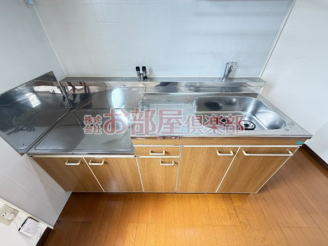 フリーデン安居野G棟のキッチン|コンパクトなキッチンで掃除もラクラク