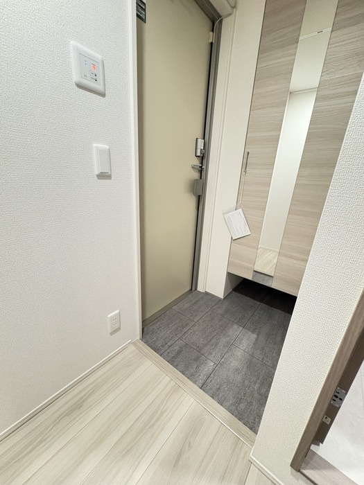D-residence南蔵王町1丁目Eの玄関