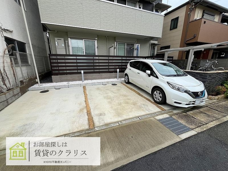 プロスペリタ西京極の駐車場