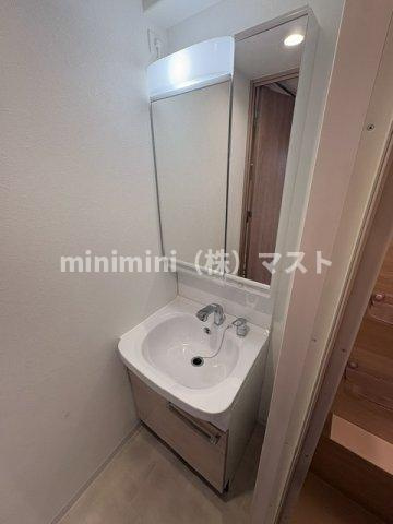 プレサンス鶴橋トレヴィエの独立洗面台