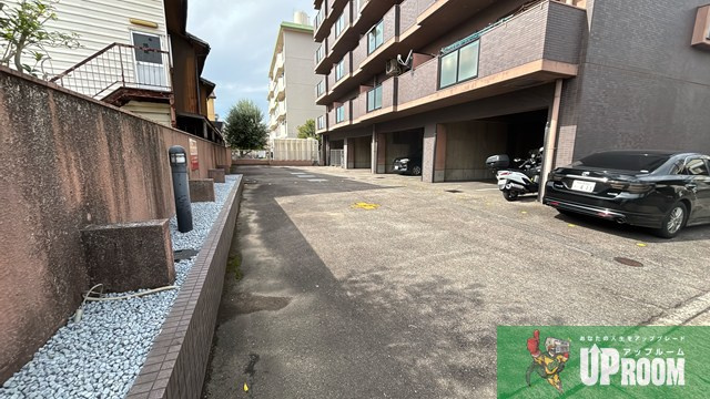 レジデンス旭の駐車場