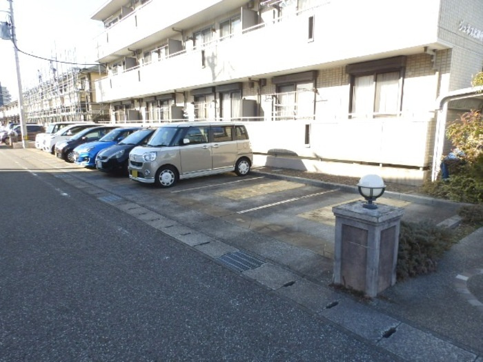 ジュネス北御座の駐車場|駐車場